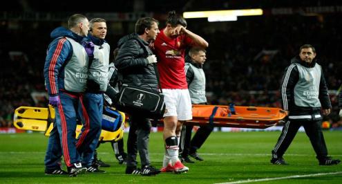 بالفيديو.. إصابة مرعبة لزلاتان في الدوري الأوروبي